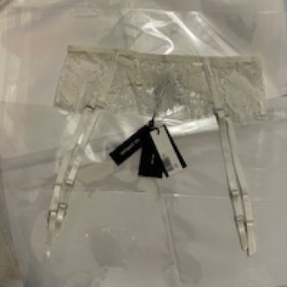 I.D. SARRIERI A Night in Marrakech Lace Garter Suspender Belt Cream Size M NWT - Picture 8 of 12